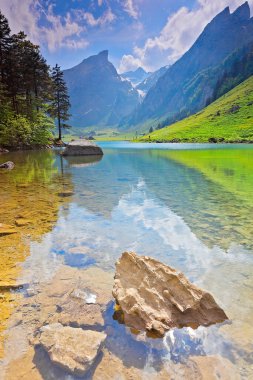 Der Wunderschne Seealpsee in den Alpen, Schweiz