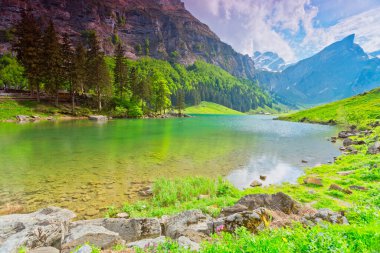Der Wunderschne Seealpsee in den Alpen, Schweiz
