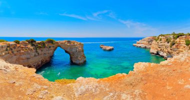 Portekiz, Algarve 'deki Deniz Kayalıkları Panoraması
