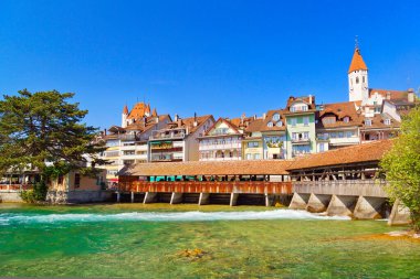 Güzel Thun şehri, Thunersee Gölü, İsviçre Alpleri, İsviçre