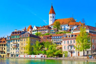 Güzel Thun şehri, Thunersee Gölü, İsviçre Alpleri, İsviçre