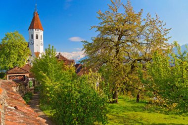 Güzel Thun şehri, Thunersee Gölü, İsviçre Alpleri, İsviçre