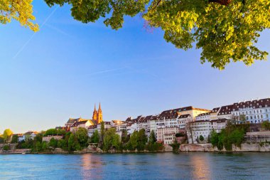 İsviçre 'nin Basel şehrinin panoramik manzarası