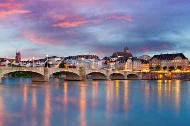 İsviçre 'nin Basel şehrinin panoramik manzarası