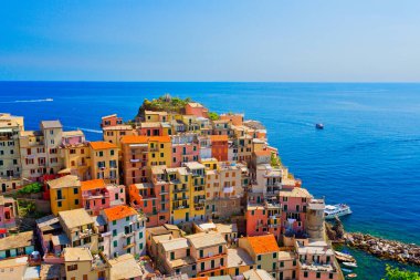 Cinque Terre, Liguria, İtalya 'daki renkli köy Manarola' nın panoramik manzarası