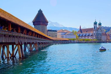 Lucerne Gölü, Lucerne Gölü 'ndeki Chapel Köprüsü ile Eski Şehir