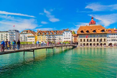 Lucerne Gölü 'ndeki ünlü Lucerne Şehri, Alpler, İsviçre