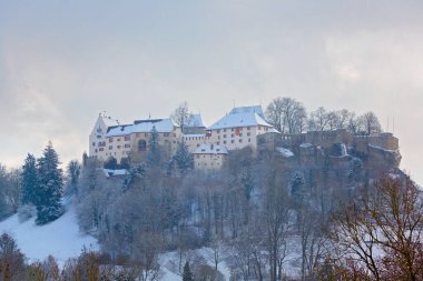 Kışın Lenzburg 'daki şato, kar kaplı, Aargau Kantonu, İsviçre