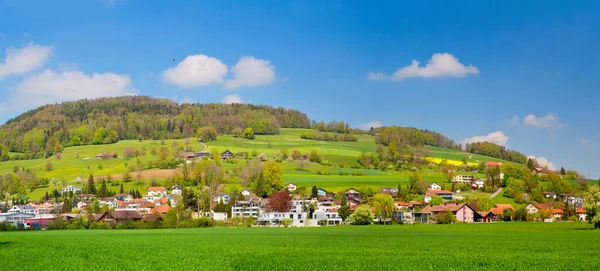 Güzel bir köy manzarası Aargau kantonunda, İsviçre