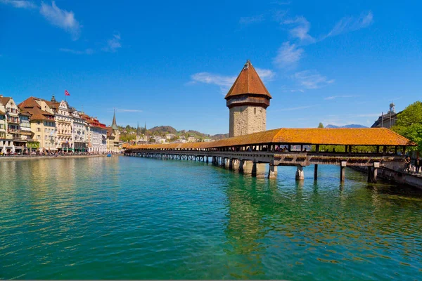 Lucerne Gölü, Lucerne Gölü 'ndeki Chapel Köprüsü ile Eski Şehir