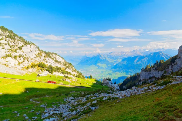 Pilatus Dağı 'nın tepesinde Lucerne, İsviçre Alpleri, İsviçre