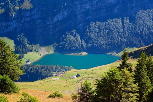 Lago Seealpsee Cerca Appenzell Los Alpes Beso Suiza —  Fotos de Stock