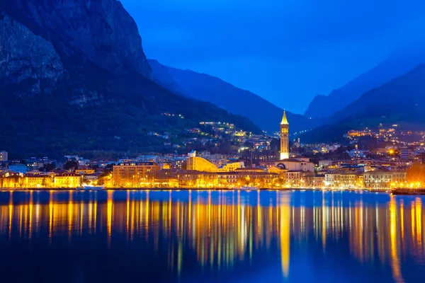 Como Gölü 'nün gece manzarası, İtalya