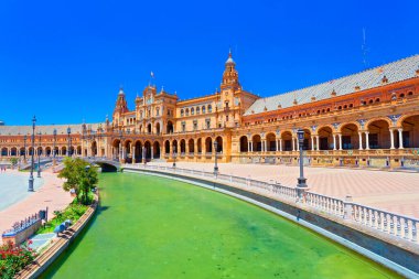 İspanya, Sevilla 'daki ünlü Plaza de Espana.