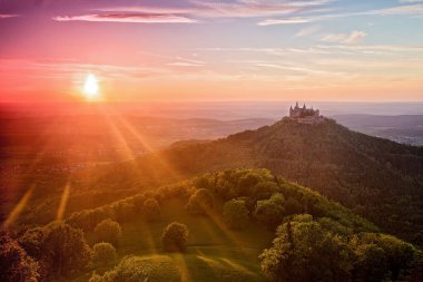 Almanya 'daki Hohenzollern Kalesi' nin panoramik görüntüsü
