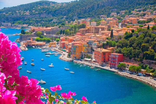 Villefranche-sur-mer 'in panoramik manzarası, Fransız Rivierası, Fransa