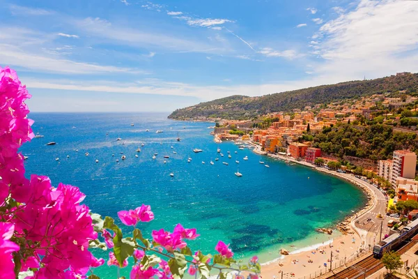 Villefranche-sur-mer 'in panoramik manzarası, Fransız Rivierası, Fransa