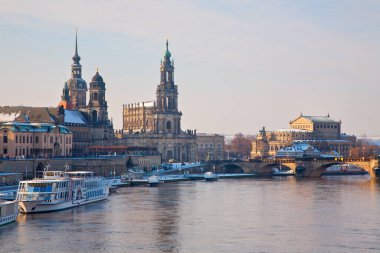 Almanya 'da kış boyunca antik Dresden kentinin panoraması