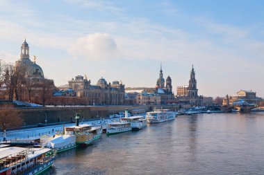 Almanya 'da kış boyunca antik Dresden kentinin panoraması