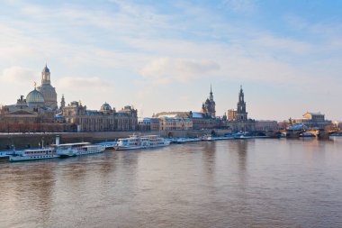 Almanya 'da kış boyunca antik Dresden kentinin panoraması