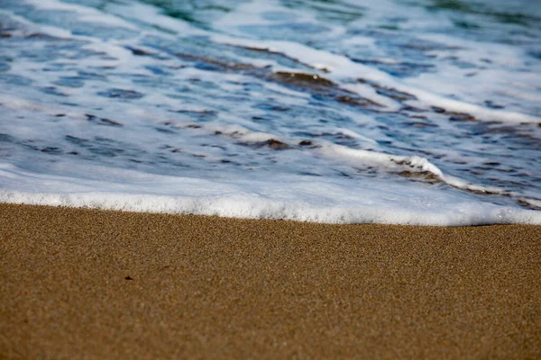 Fond Abstrait Mousse Mer Sur Plage Mouillée Sable Doré Horizontal — Photo