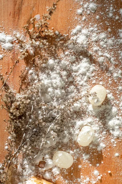 Festlicher Weihnachtlicher Hintergrund Mit Pflanzen Lutschern Und Puderzucker Auf Natürlicher — Stockfoto