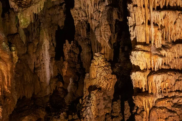 Fondo Abstracto Estalactitas Estalagmitas Estalagnados Cueva Sfendoni Bajo Tierra Horizonta —  Fotos de Stock