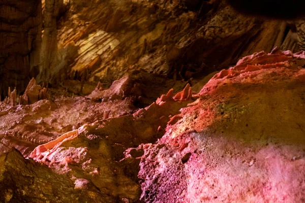 Reddish Abstract Background Stalactites Stalagmites Stalagnates Cave Underground Horizontal — Stock Photo, Image