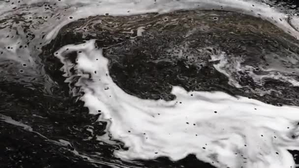 Abstraktní Vzor Vody Tekoucí Kanalizace Motorové Silnici Při Jízdě Autem — Stock video