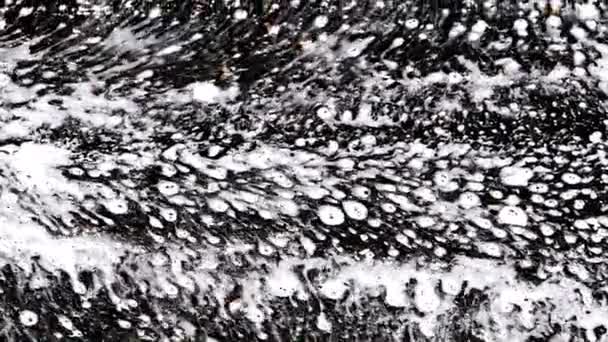 Абстрактний Візерунок Води Тече Каналізацію Моторній Дорозі Під Час Руху — стокове відео