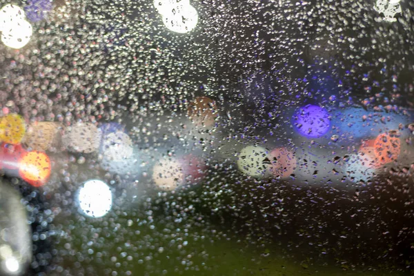 Abstrakcyjne Rozmyte Tło Przedniej Szybie Samochodu Podczas Korków Deszczu — Zdjęcie stockowe