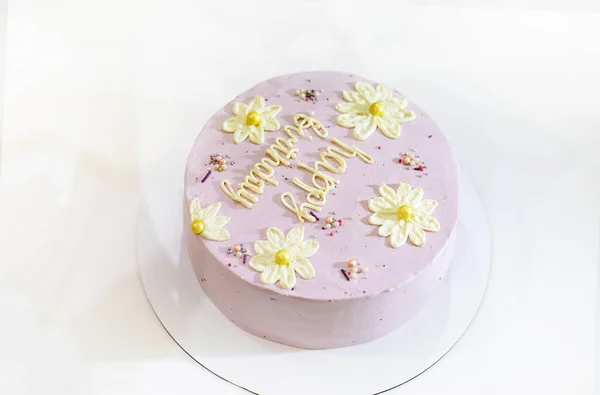 Piękne Pyszne Tort Urodzinowy Napisem Jasnym Tle — Zdjęcie stockowe