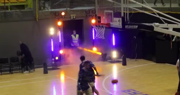 Equipe Basquete Revezam Praticando Jogando Bolas Kozina Antes Partida Olimpíada — Vídeo de Stock