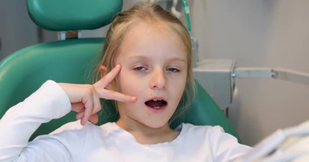 Little Ukrainian Girl Dental Office Tooth Treatment — ストック動画