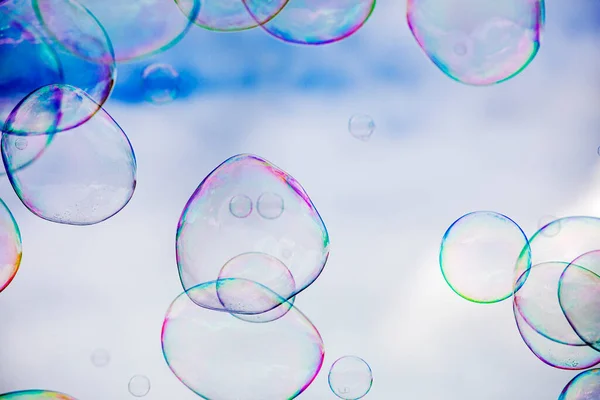 Achtergrond Van Enorme Zeepbellen Tegen Blauwe Lucht Vakantie — Stockfoto