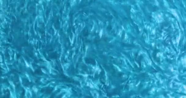 Blauwe Abstracte Achtergrond Van Snel Bewegende Vloeistof Bovenaanzicht — Stockvideo