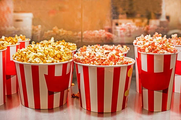 Different Flavors Popcorn Branded Paper Cups Different Sizes Family Movie — 스톡 사진