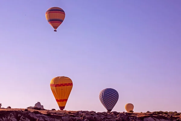 Many Colorful Balloons Land Goreme Hills Cappadocia Early Morning Hot — Stock fotografie