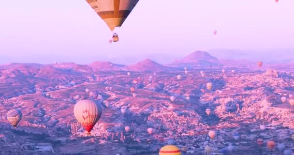 Flying Balloons Blue Clear Sky Cappadocia Early Morning Leisure — ストック動画