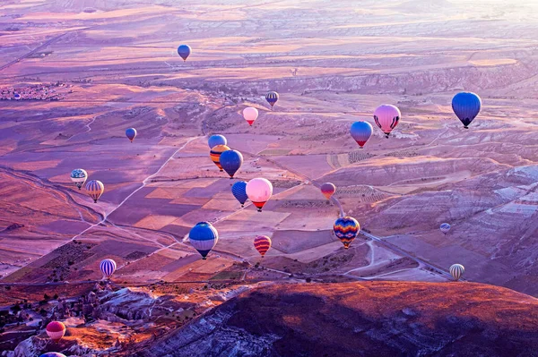 Heißluftballons Bei Sonnenaufgang Umfang Kappadokiens Draufsicht Horizontal — Stockfoto