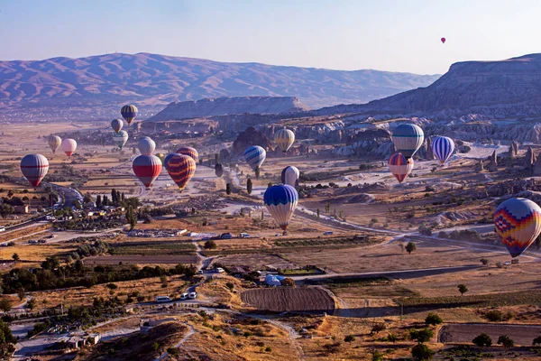 Piękny Widok Lot Balonów Ogrzane Powietrze Wczesnym Rankiem Kapadocji — Zdjęcie stockowe