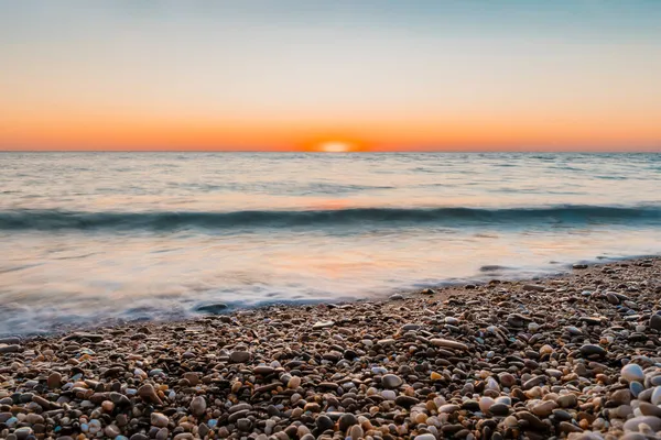Yazın Sahilde Güzel Bir Gün Batımı Dalgalı Harika Bir Yaz — Stok fotoğraf