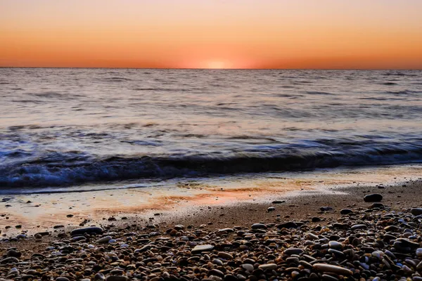 Yazın Sahilde Güzel Bir Gün Batımı Dalgalı Harika Bir Yaz — Stok fotoğraf