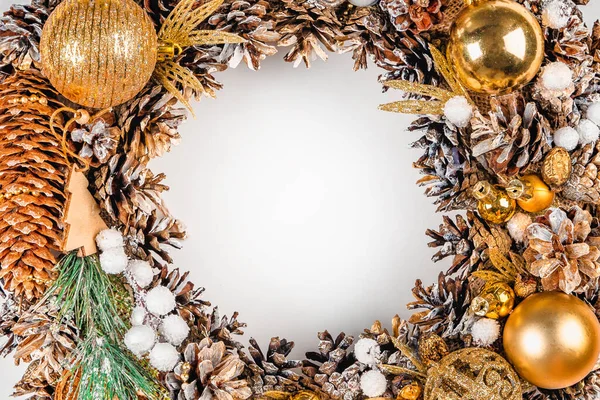 Güzel Bir Noel Çelengi Beyaz Arka Planda Izole Edilmiş Üst — Stok fotoğraf
