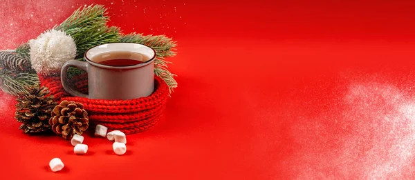 Tarjeta Navidad Con Una Taza Decoración Año Nuevo Sobre Fondo —  Fotos de Stock