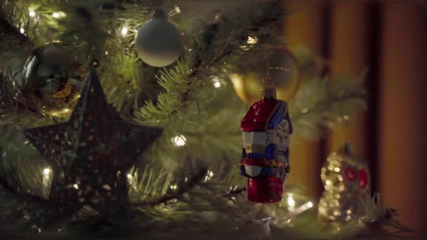 Bel Arbre Noël Décoré Avec Guirlande Dans Salon Soirée Hiver — Video
