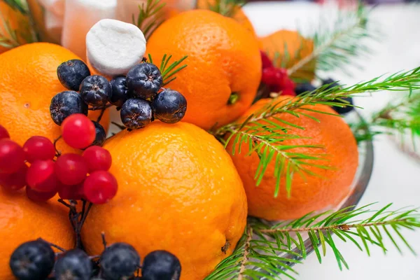 Christmas Composition Mandarins Fir Twigs Berries Festive Table — Stock Photo, Image