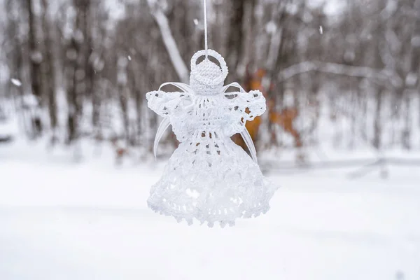 White Angel Made Macrame Hangs Branch Snowy Forest Symbol Christmas — Stock fotografie