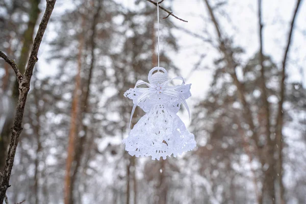 White Angel Made Macrame Hangs Branch Snowy Forest Symbol Christmas — Zdjęcie stockowe