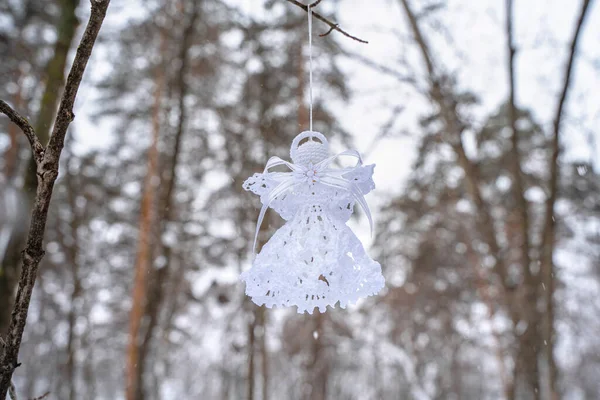 White Angel Made Macrame Hangs Branch Snowy Forest Symbol Christmas — 스톡 사진